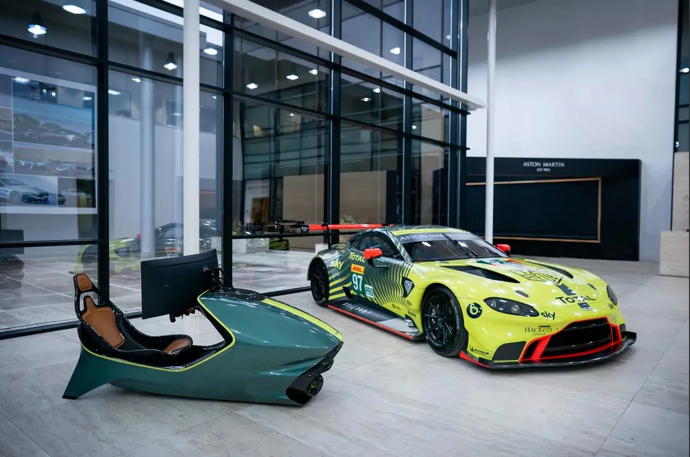 Curv Racing Simulator AMR-C01